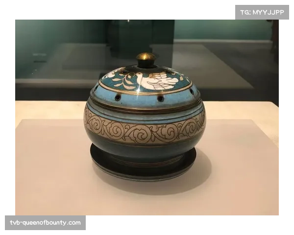 法国足球博物馆举办“法甲120年”特展，展出历史文物